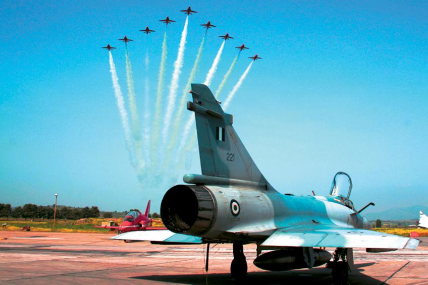 Red Arrows – Τανάγρα: Πλάνα μέσα από το πιλοτήριο που κόβουν την ανάσα