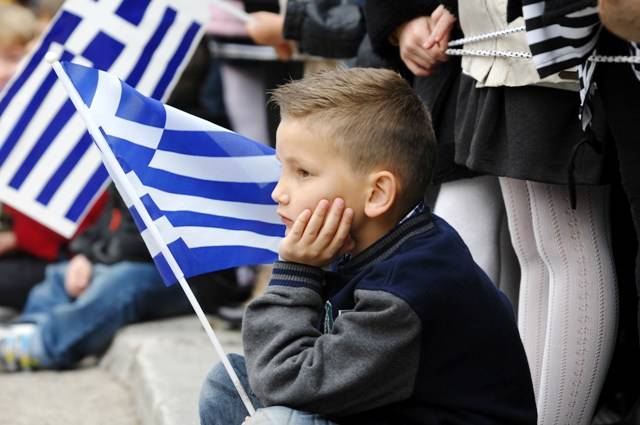 Η Ελλάδα απειλείται να είναι μια χώρα μεσήλικων και γερόντων