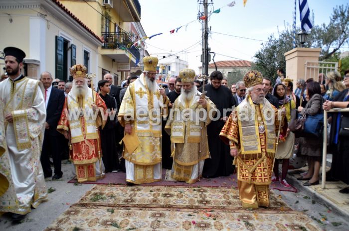 Μέγα πλήθος στην Αίγινα στη λιτανεία των Λειψάνων του Αγ.Νεκταρίου