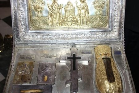 Βύρωνας: Έλεύση από την Ι. Μ. Σίμωνος Πέτρας του Αγιωνύμου Όρους, του Αγίου και Ιερού Λειψάνου της αριστεράς χειρός της Αγίας Μαρίας της Μαγδαληνής, και τεμάχους του Τιμίου Ξύλου