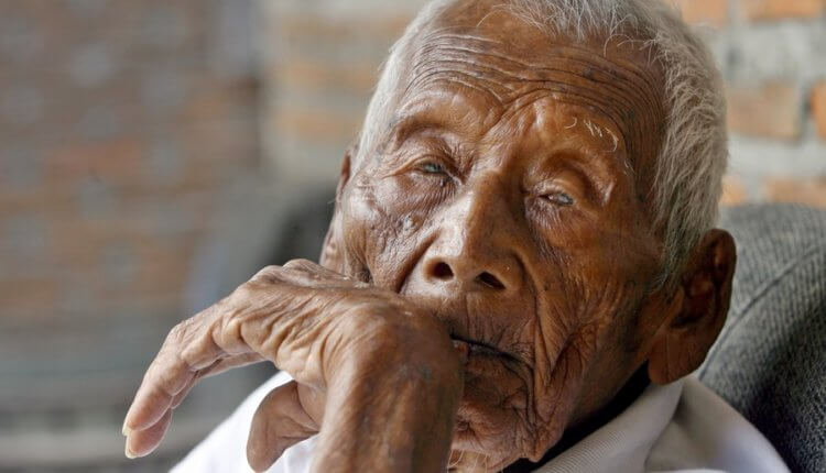 ghraioteros-anthrvpos-ston-kosmo