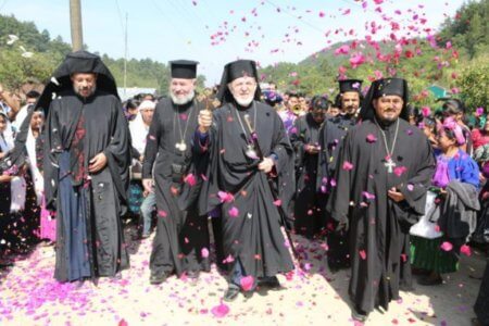 Στη Γουατεμάλα οι Ινδιάνοι βαφτίζονται Ορθόδοξοι και μαθαίνουν ελληνικά (φωτο)