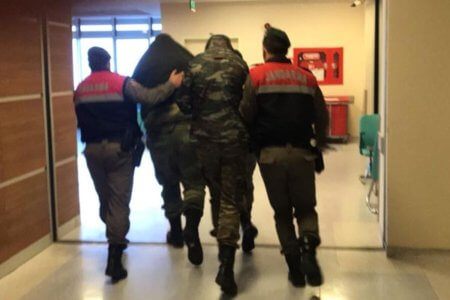 ΕΚΤΑΚΤΟ:Οι πρώτες εικόνες από την μεταφορά των Ελλήνων στρατιωτικών στο δικαστήριο!