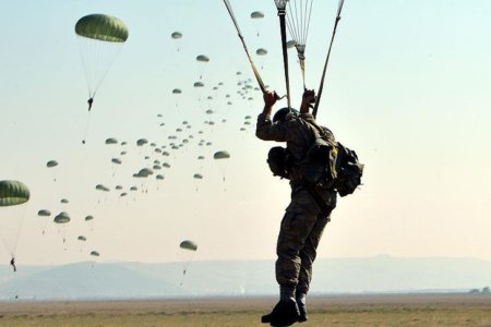 Ο Αττίλας «προθερμαίνεται» : Τουρκικά αεροσκάφη «αδειάζουν» αλεξιπτωτιστές σε πρόβα τζενεράλε κατά Κύπρου και ελληνικών νησιών