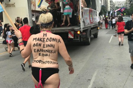 «Η Μακεδονία δεν είναι ελληνική, είναι ομοφυλοφιλική» – Τους πέταξαν στον Θερμαϊκό: «Θα πεθάνετε κι εσείς και τα τσιράκια σας»
