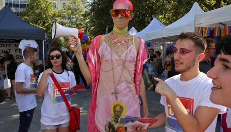 Τα λεγόμενα «χρηστά ήθη» έχουν τεθή υπό διωγμόν! Το φυσικό και το φυσιολογικό τώρα πλέον χλευάζονται!