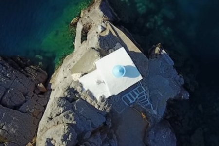 Μέθανα: Αυτό είναι το εκπληκτικό εκκλησάκι που φτιάχτηκε από κρασί και χώμα – Το άγνωστο τάμα στην Παναγία