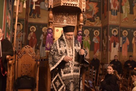 Προηγιασμένη Θεία Λειτουργία και Τρισάγιο για τα θύματα της σιδηροδρομικής τραγωδίας στα Τέμπη